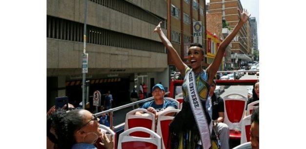 Miss Univers ZOZIBINIE TUNZI de retour en Afrique du Sud