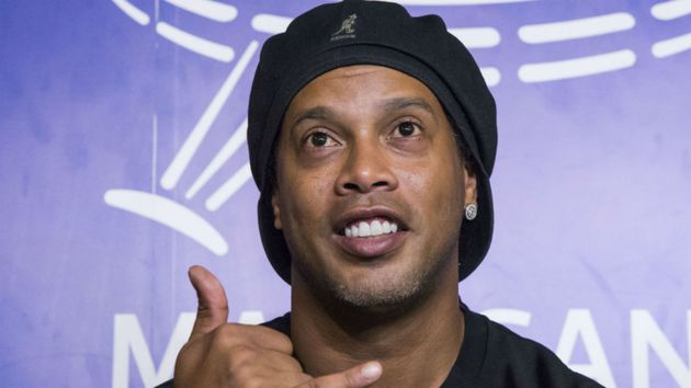 Ronaldinho placé en résidence surveillée