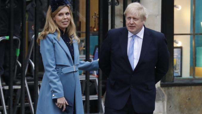 Royaume-Uni : Boris Johnson et sa fiancée Carrie Symonds annoncent la naissance de leur fils