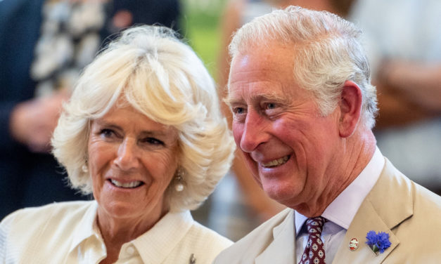 Noce de Cristal du Prince Charles remis du Covid-19 et de Camilla