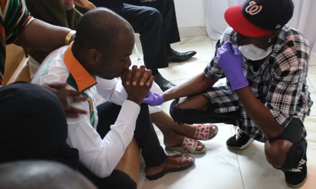 Debordo Leekunfa demande pardon à Makosso et s’excuse vis à vis de lui après le décès de sa Femme