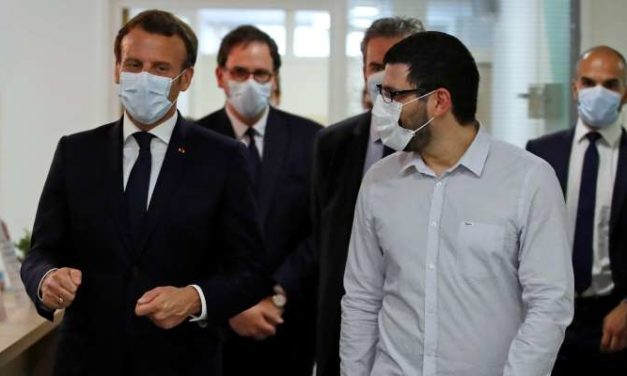 Emmanuel Macron face à la débrouille des soigants de Seine-Saint Denis