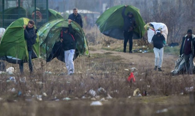 Calais: le coronavirus se propage entre les migrants