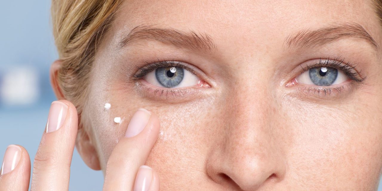 Pourquoi  faut-il appliquer le soin contour des yeux avant la crème pour le visage?