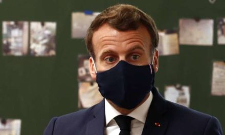 Emmanuel Macron affaibli par le Covid-19