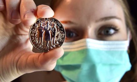 Une médaille de la Monnaie de Paris pour dire “merci” à ceux mobilisés contre le coronavirus