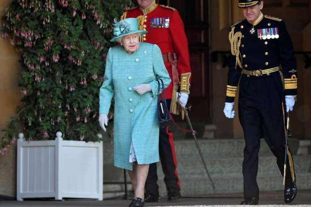 Première sortie post-confinement de la Reine Elisabeth II
