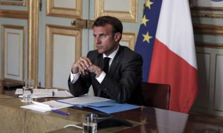 Macron veut modifier sa politique migratoire