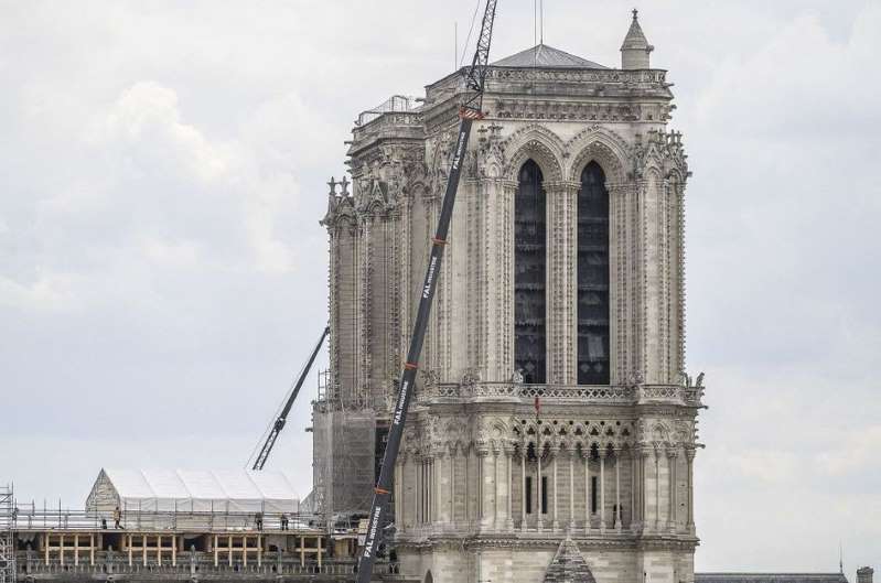 Large consensus sur une reconstruction de la fléche de Notre Dame à l’ identique