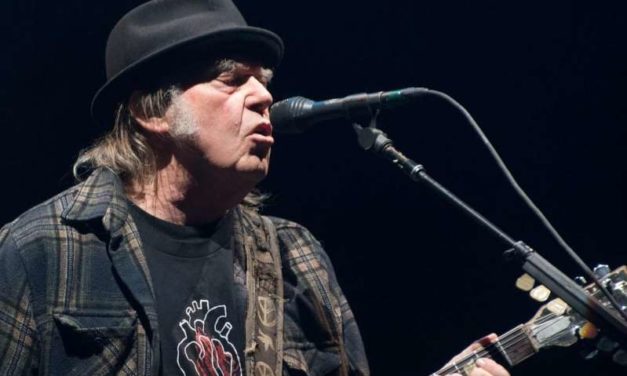 Le Chanteur Neil Young porte plainte contre Trump pour l’utilisation de ses chansons lors de sa campagne