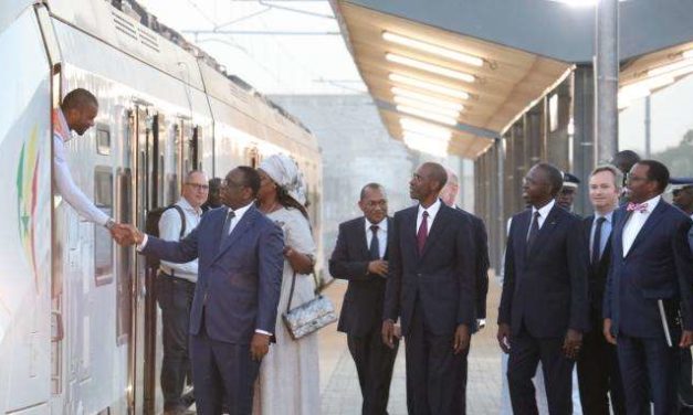 Les premières lignes de transports urbains de Dakar et Abidjan