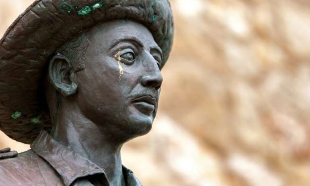 La statue de Francisco Franco déboulonnée en Espagne