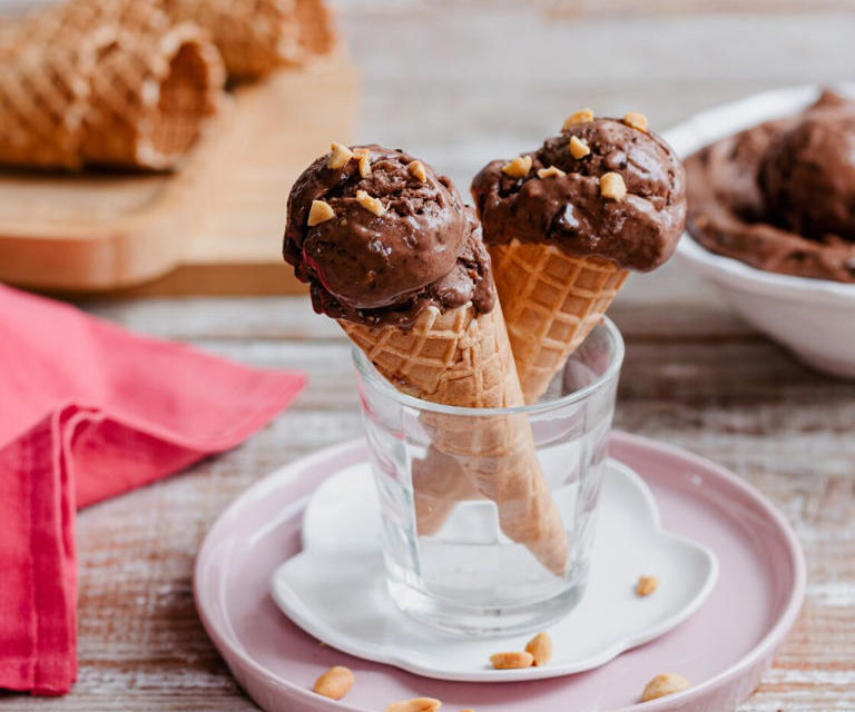 Recette maison : comment faire une glace chocolat/cacahuète sans sorbetière et sans cuisson ?