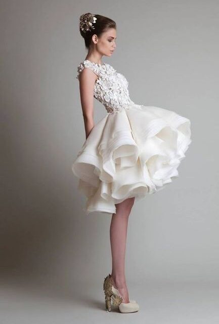 La mini-robe de mariée est la tendance du moment…