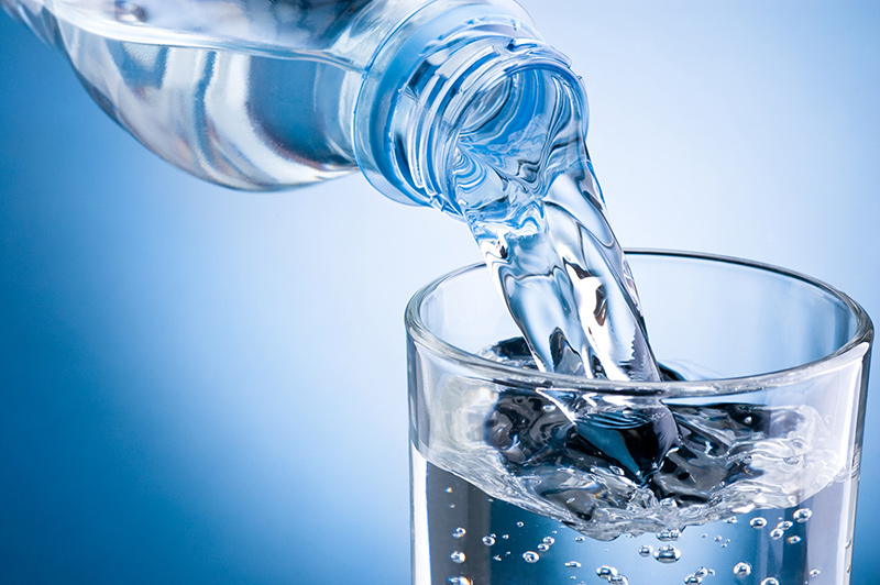 Quel est le meilleur moment pour boire de l’eau – Pendant ou en dehors des repas