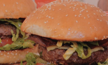 La recette ultra-gourmande de hamburger de Julie Andrieu