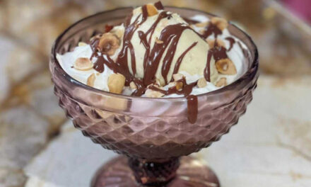 Coupe glacée et sauce chocolat de Cyril Lignac