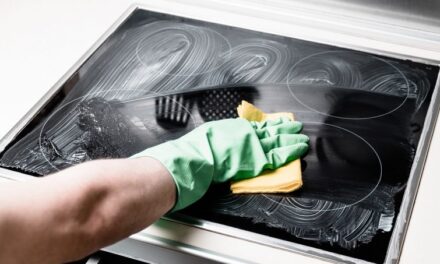 Astuce pour nettoyer la plaque de cuisson