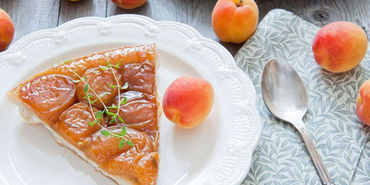 Voici la recette de la tarte tatin d’abricots caramélisée au miel de Cyril Lignac