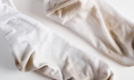 Comment blanchir ses chaussettes blanches sales avec du bicarbonate de soude et du vinaigre blanc ?
